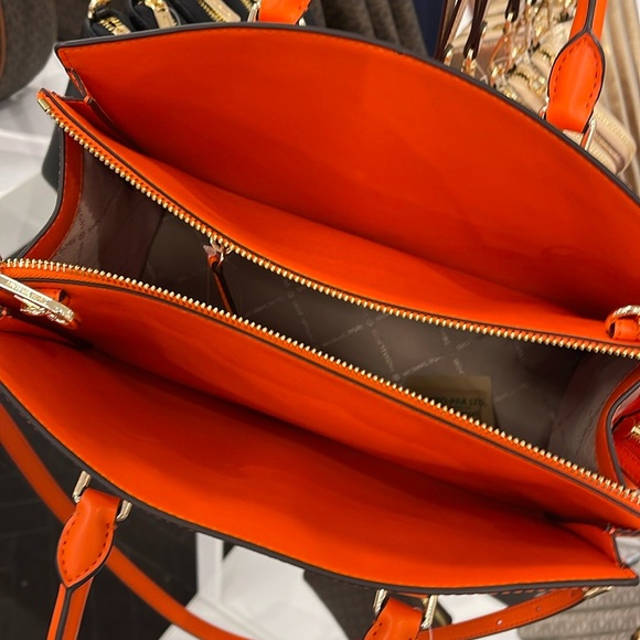 MICHAEL KORS
Sheila Md CZ Faux Saffiano Leather CZ Satchel Crossbody 
POPPY
NWT - Picture 3 of 16